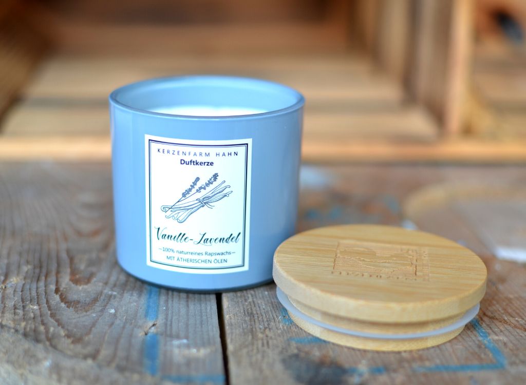 Duftkerze Trendglas Hellblau Holzdeckel Vanille-Lavendel